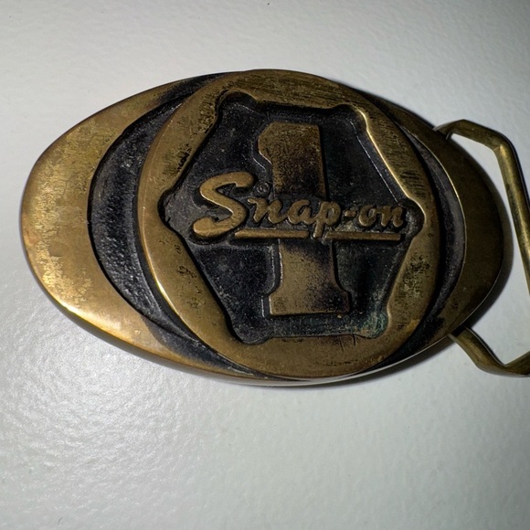 VSnap-On Tools #1 Solid Brass Belt Buckle by BTS - Made in USA - vintage - Picture 2 of 4